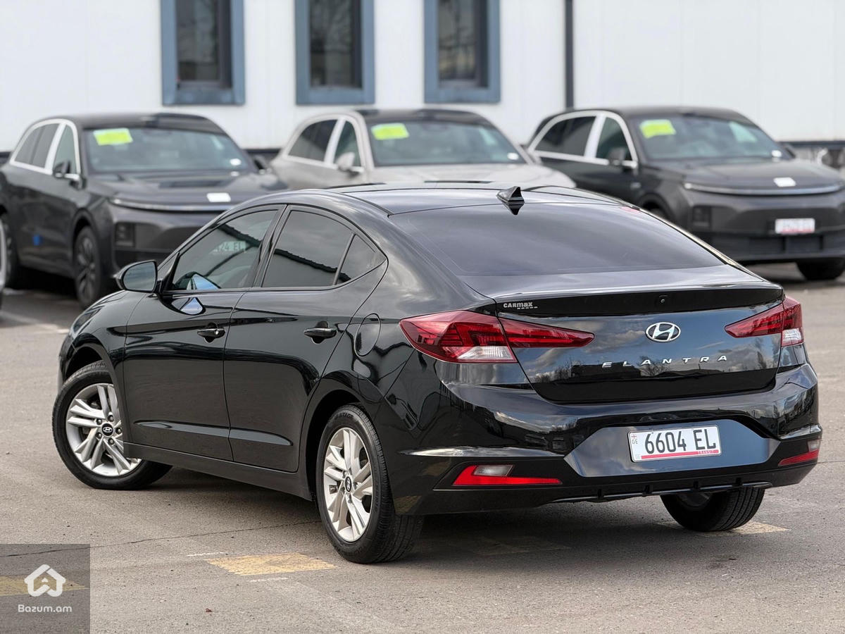 Hyundai Elantra - image 7