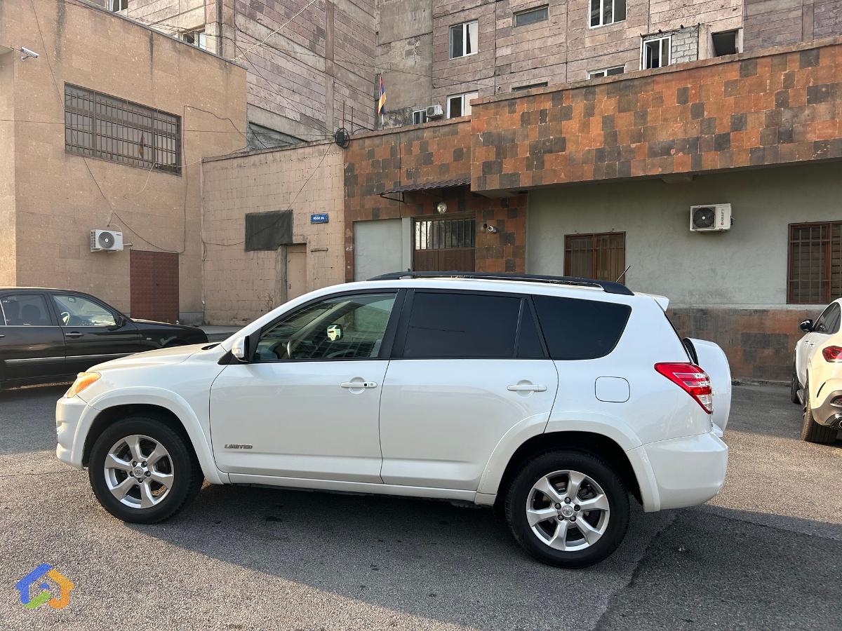 Toyota Rav4 - image 12