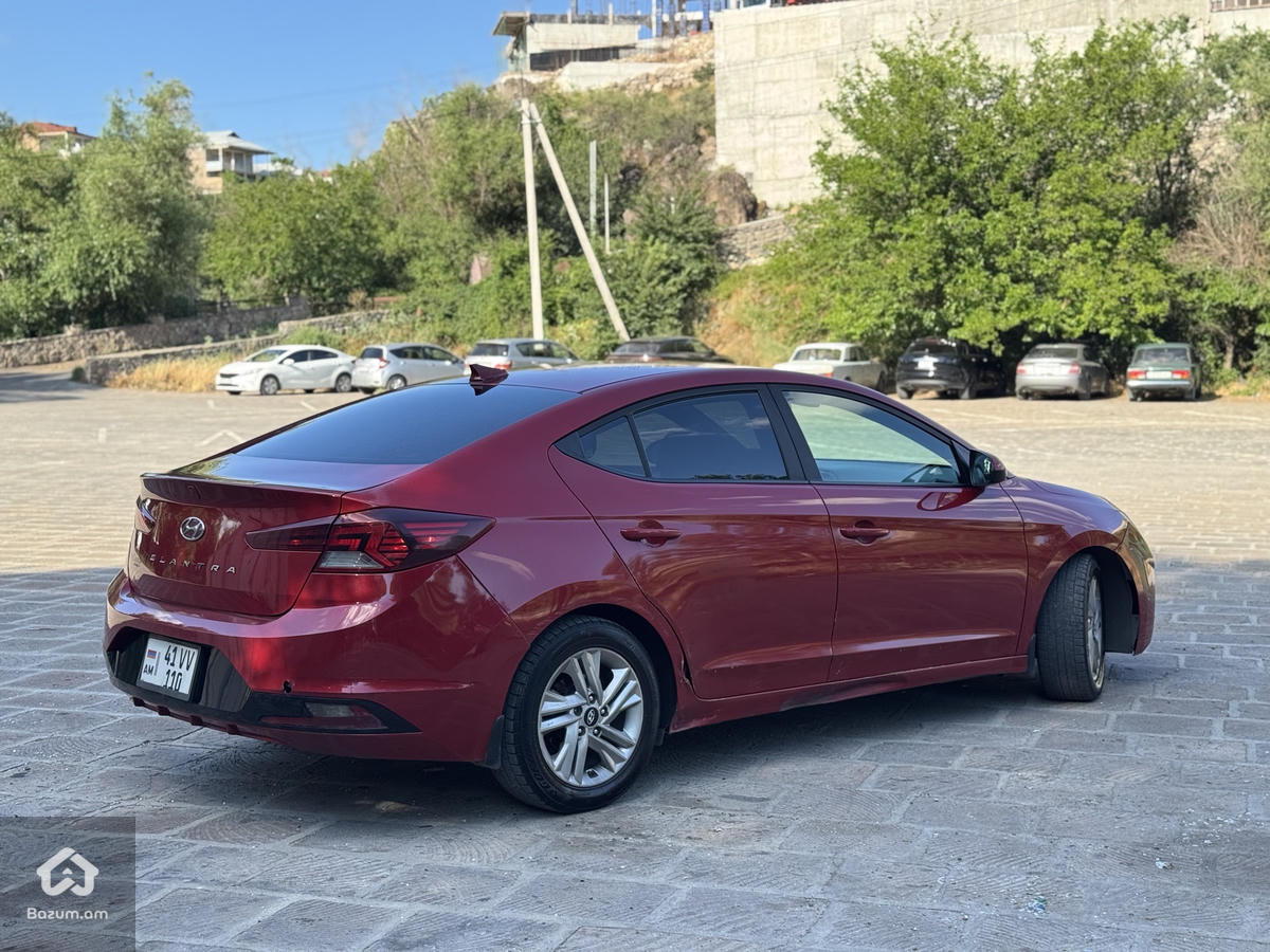 HYUNDAI ELANTRA - image 6