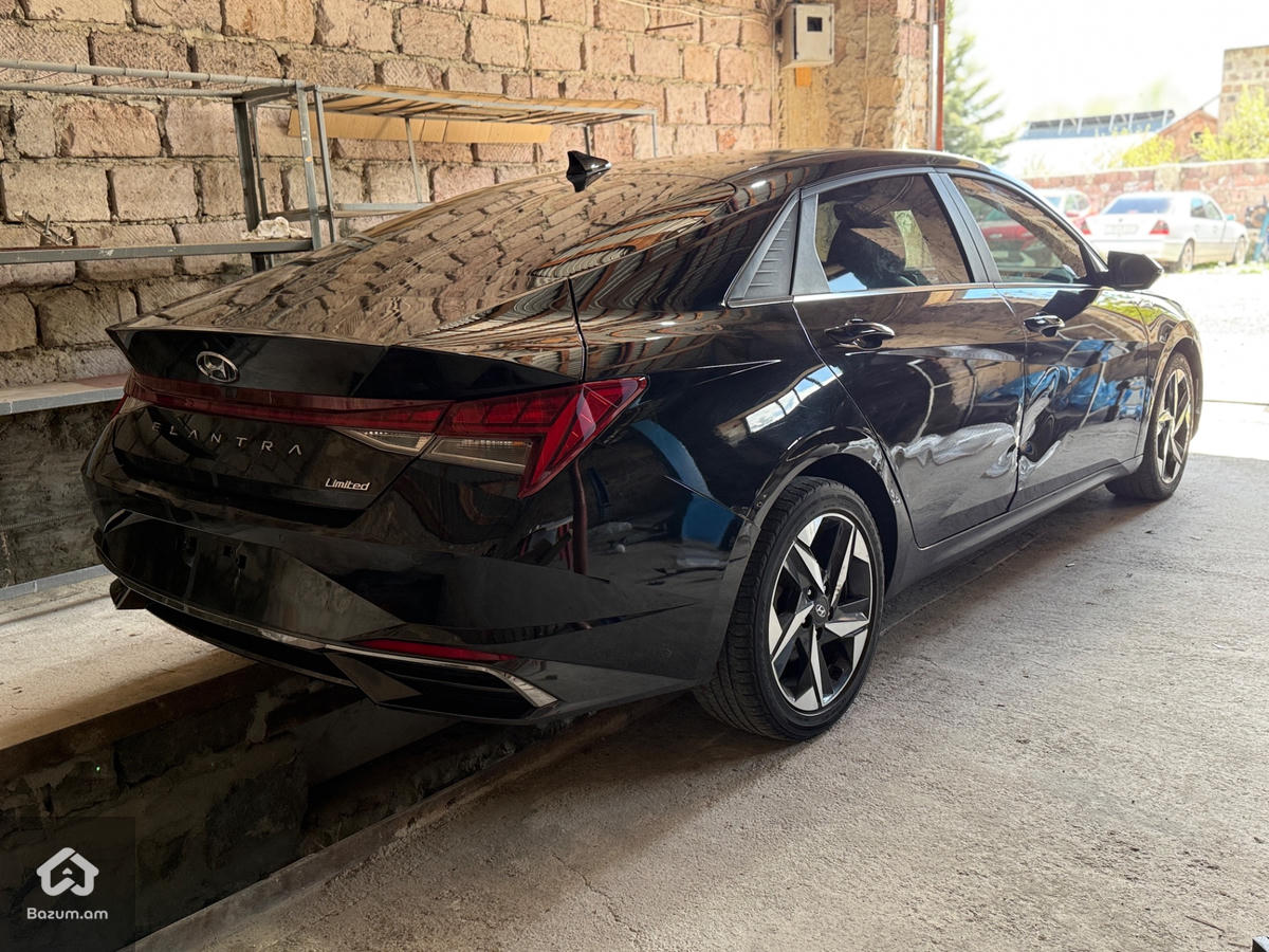 Hyundai Elantra Limited 2021 - image 4