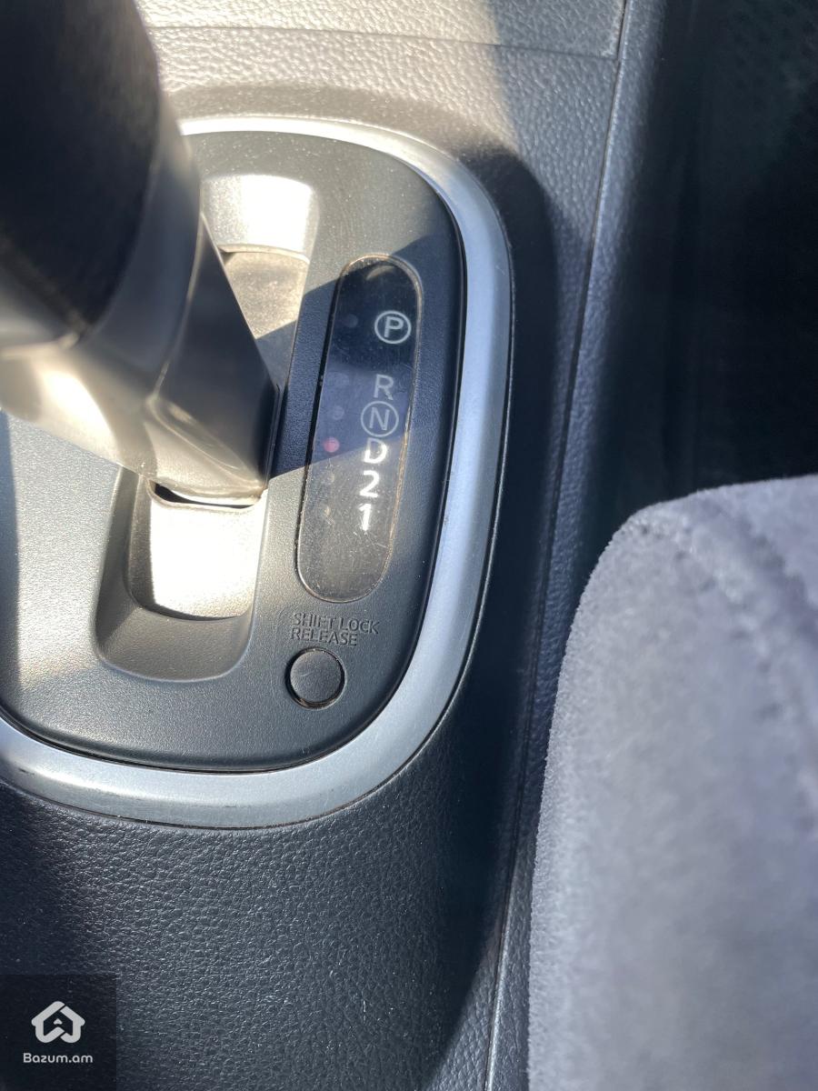 Nissan tiida - image 8