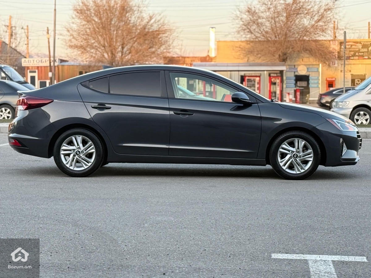 Hyundai Elantra - image 11