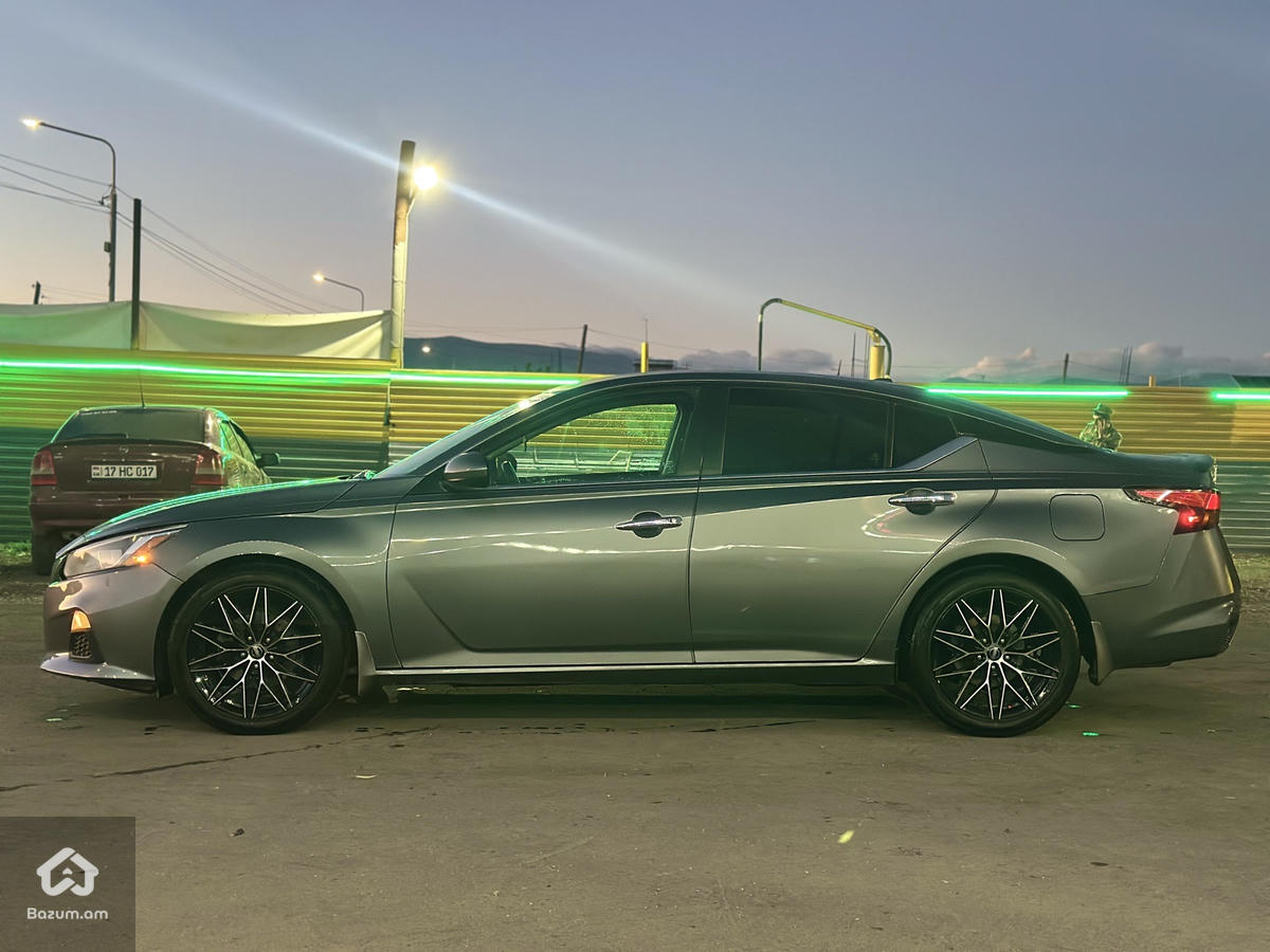 Nissan Altima 2020 - image 2