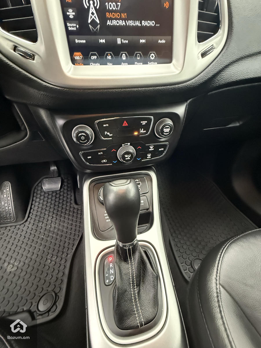 Jeep Compass 80 TH Anniversary 4x4 - image 14