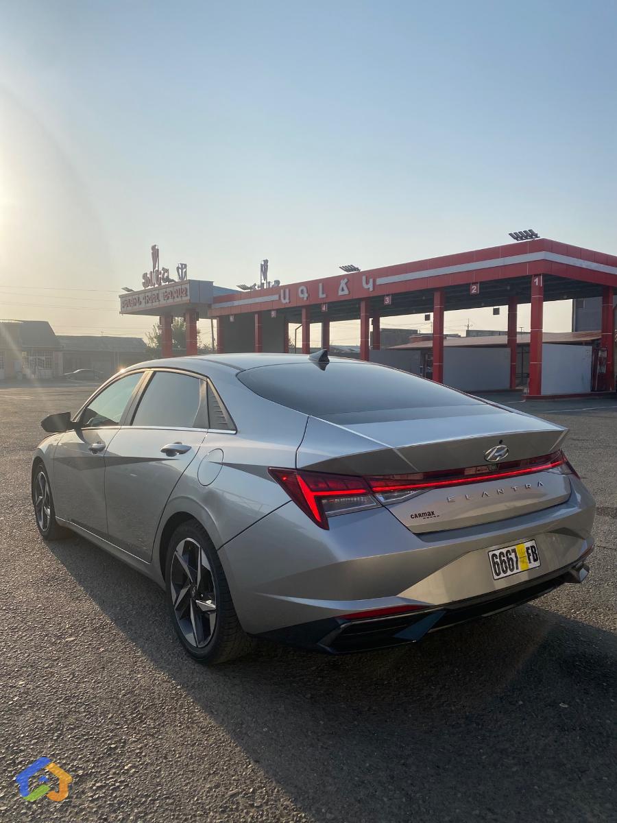 Hyundai Elantra Sel+ - image 4