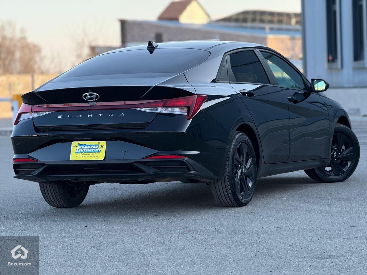 Hyundai Elantra - image 10