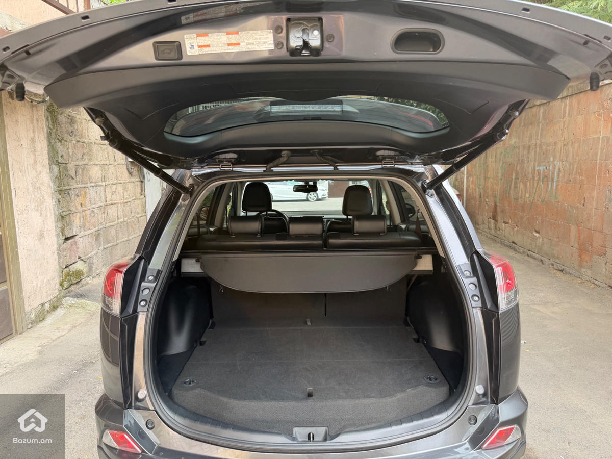 Toyota RAV4  - image 12
