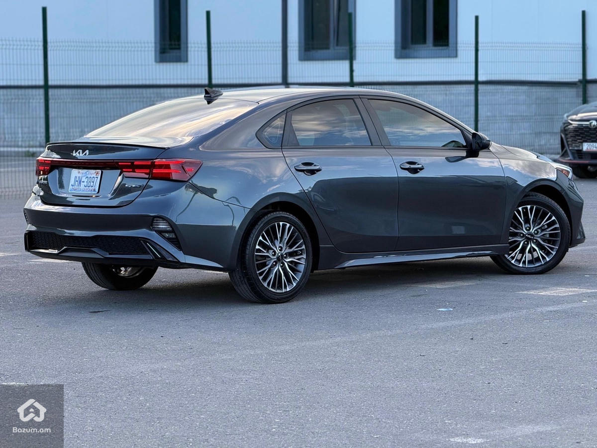 Kia Forte GT-LINE - image 12