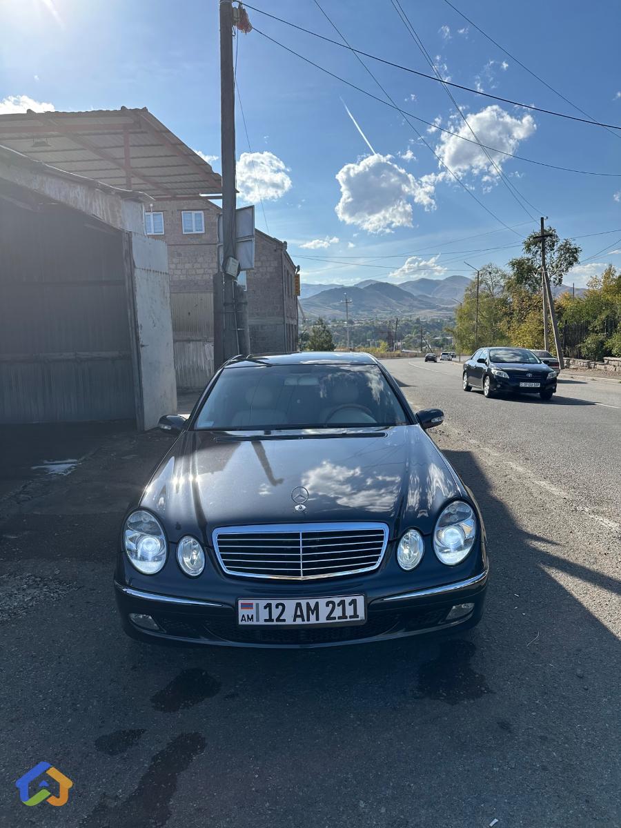 Mercedes Benz w211 e320 - image 3