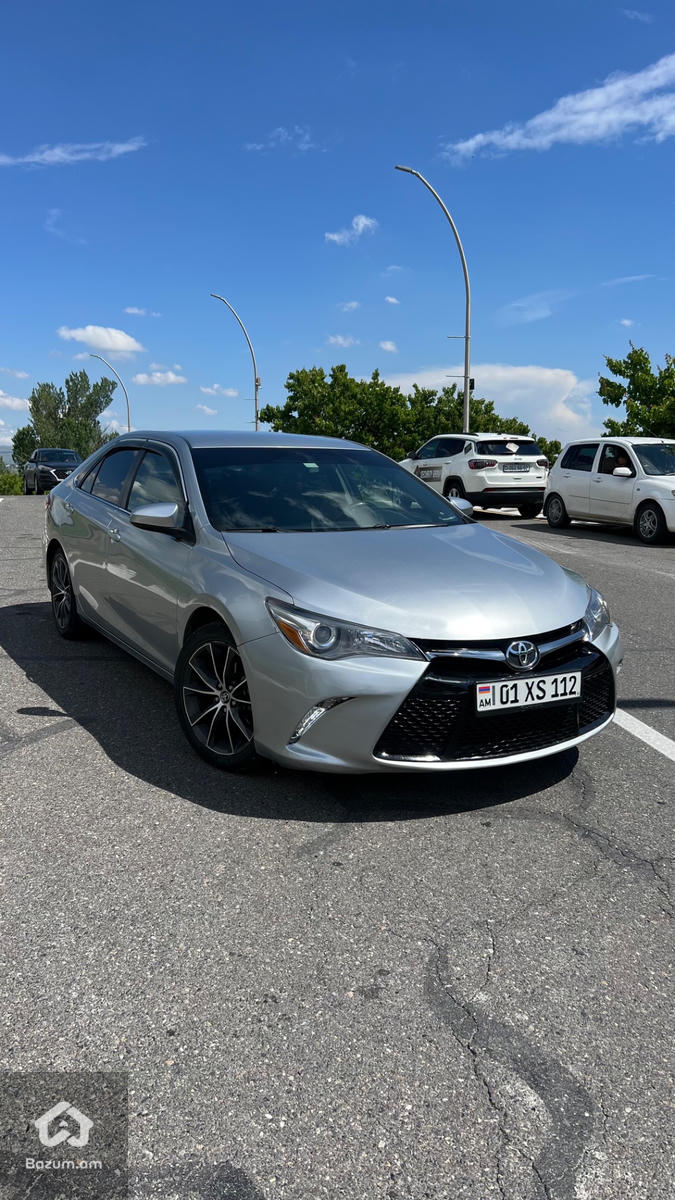 Toyota Camry XSE - image 3