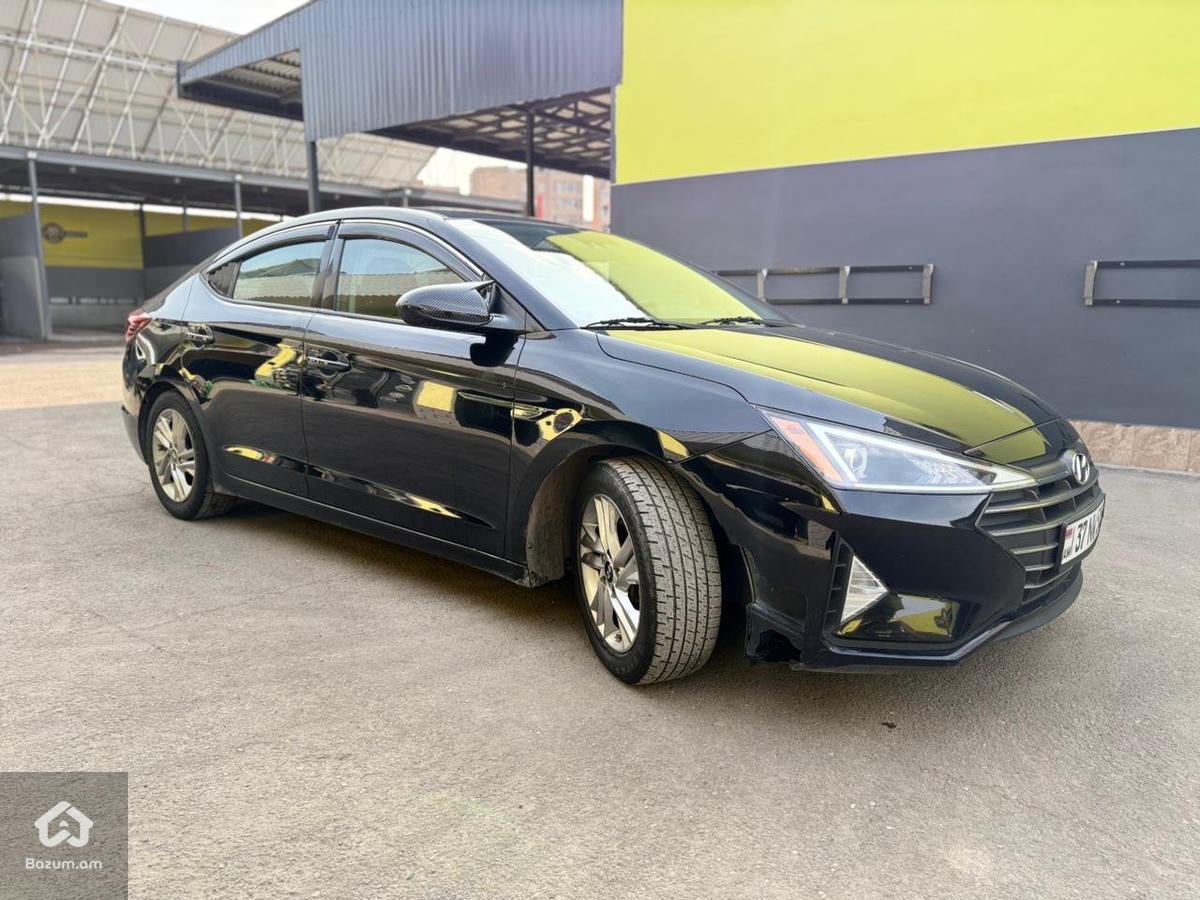 Hyundai Elantra SEL - image 8