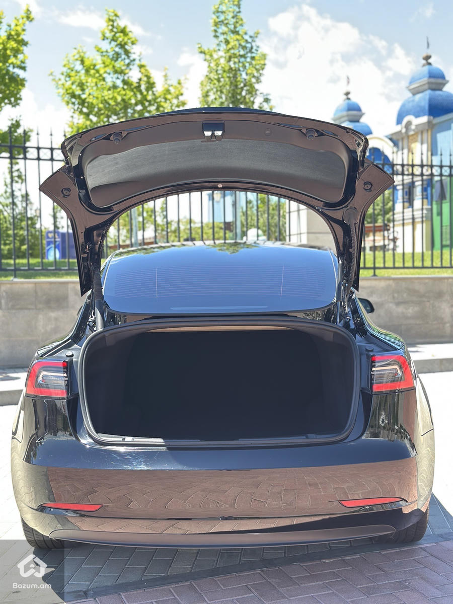 Tesla Model 3 - image 11