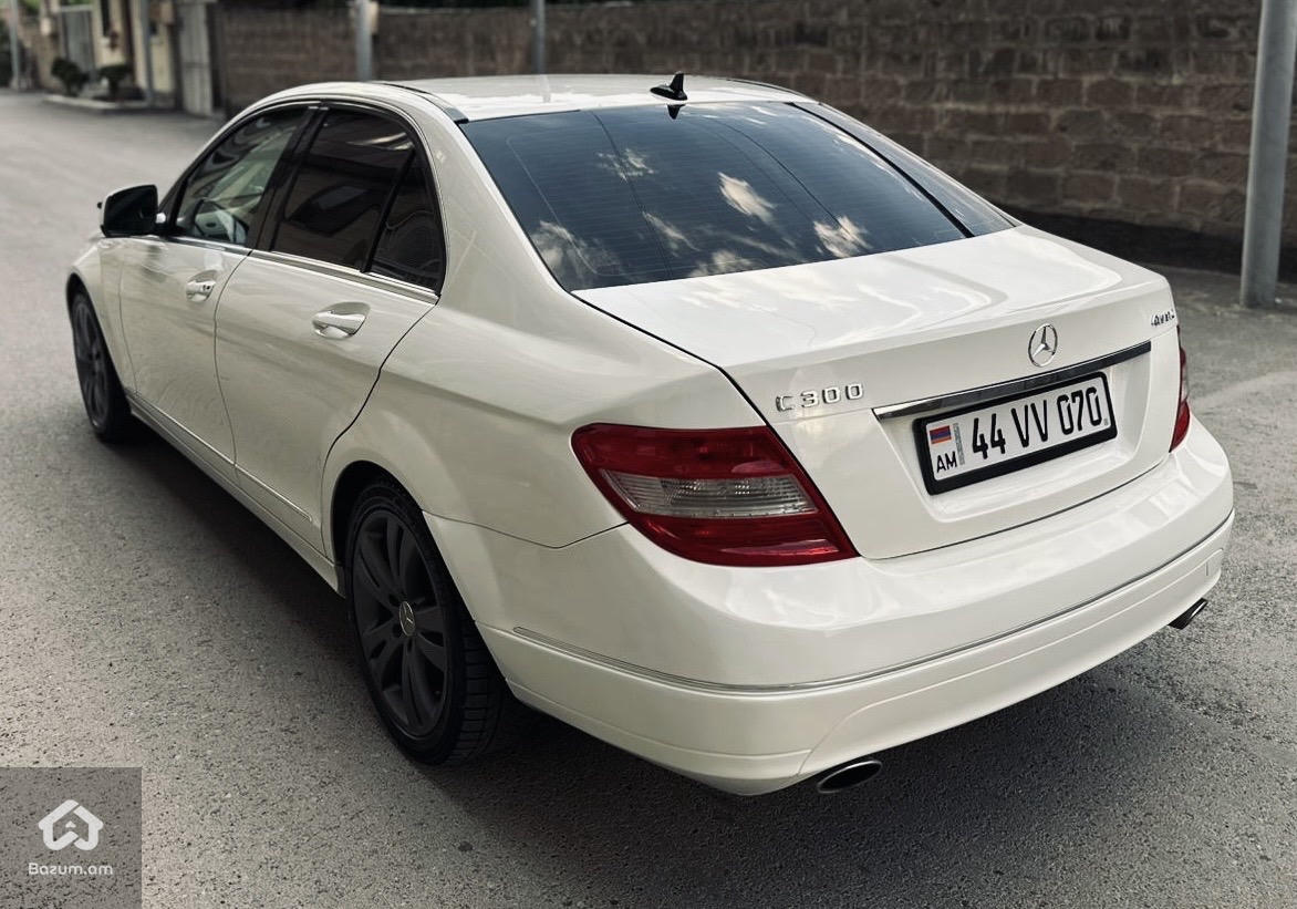 Mercedes-Benz W204 C300 - image 6