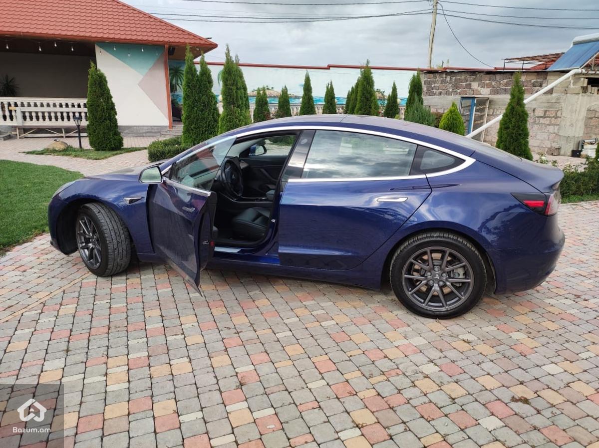 Tesla Model 3 - image 3