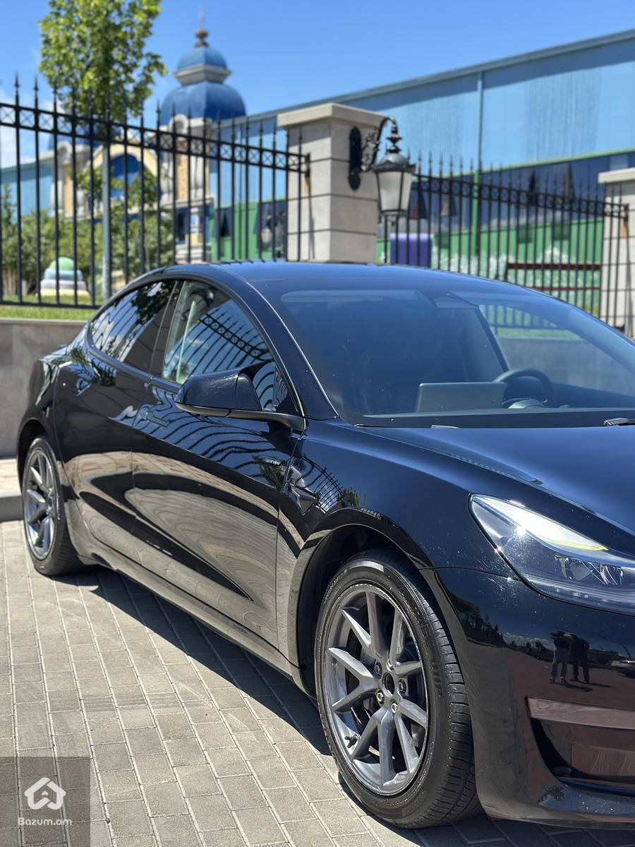 Tesla Model 3 - image 4