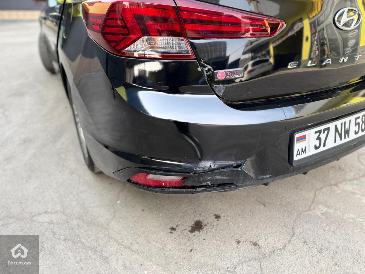 Hyundai Elantra SEL - image 10