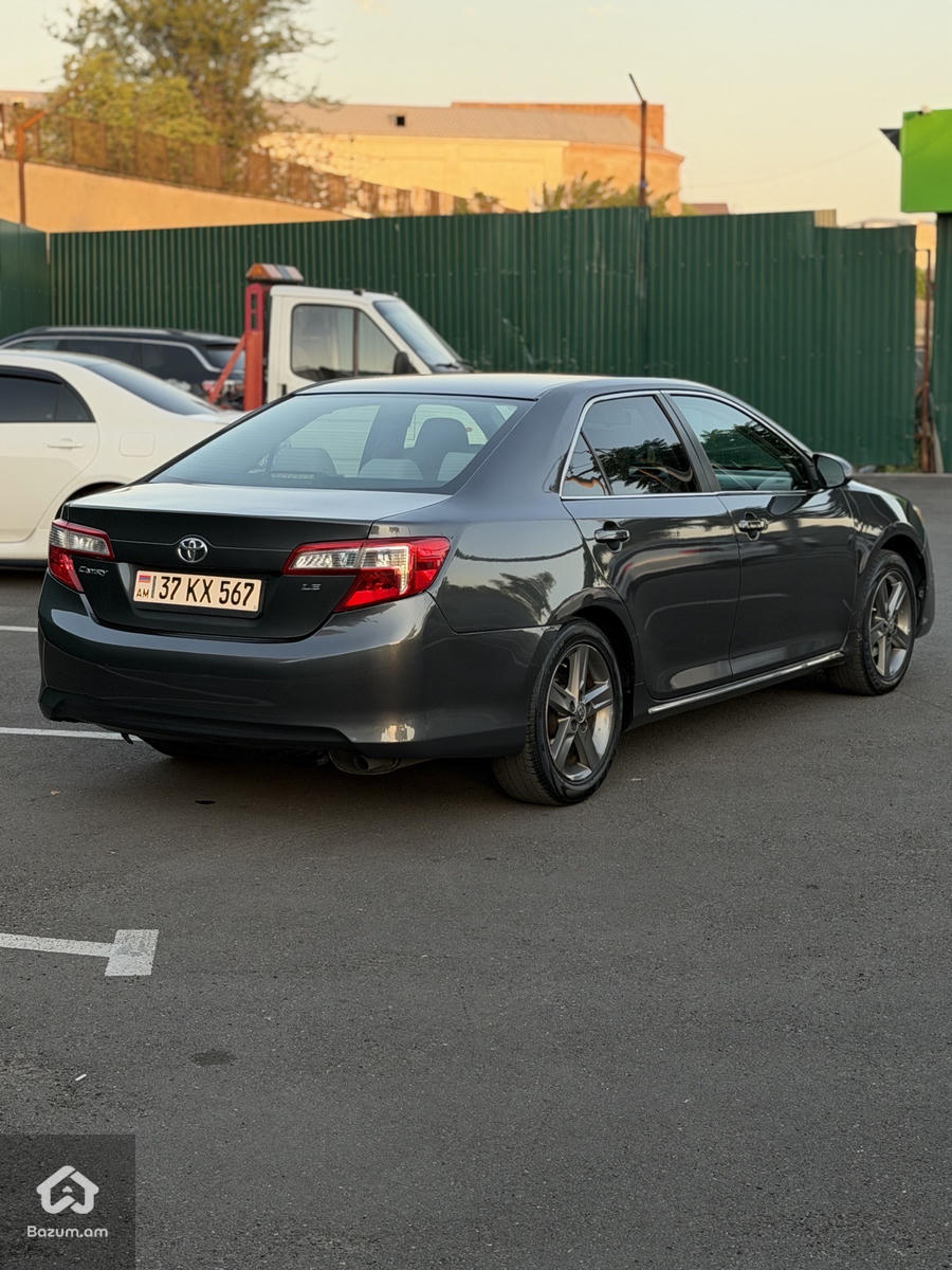 Toyota Camry - image 3
