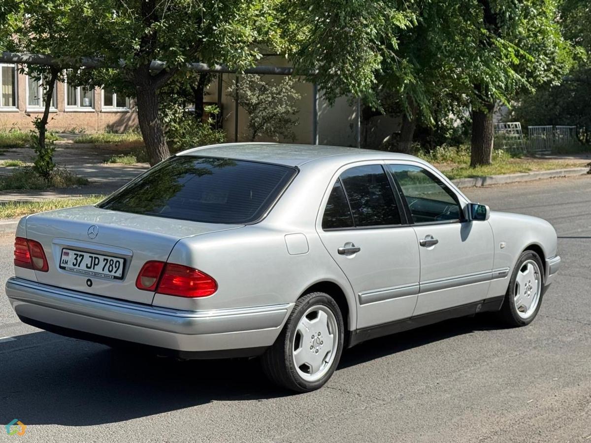 Mercedes E280 - image 10
