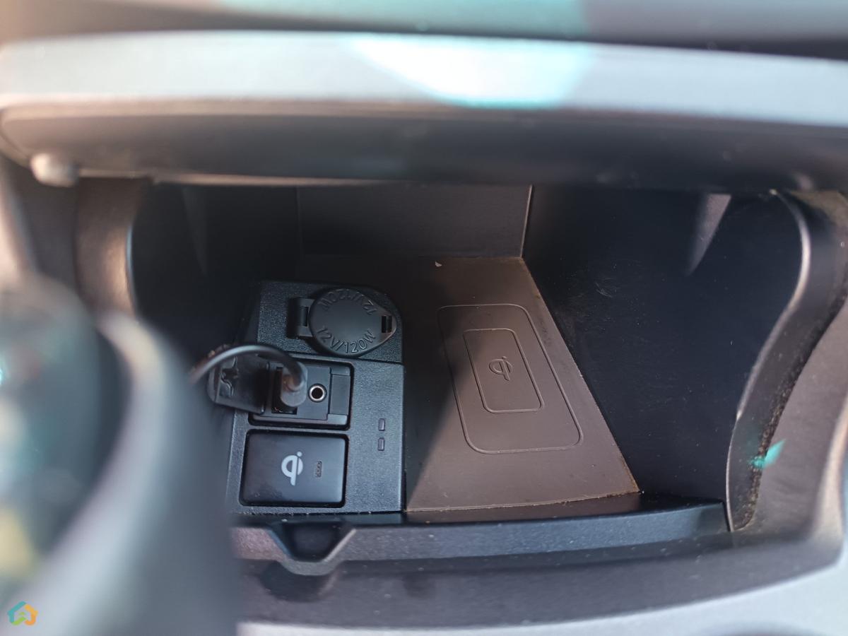 Toyota Camry hybrid  - image 17