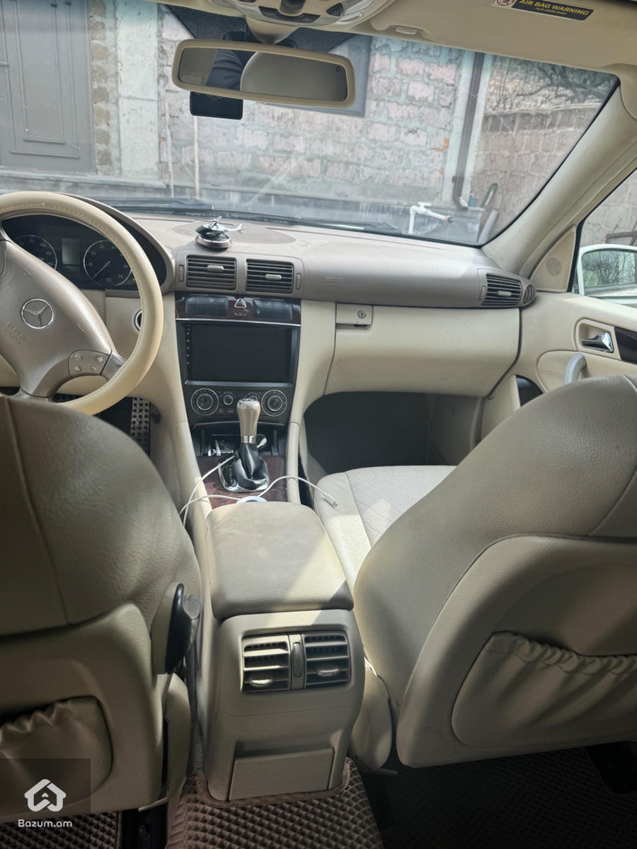 Mercedes Benz C240 - image 8