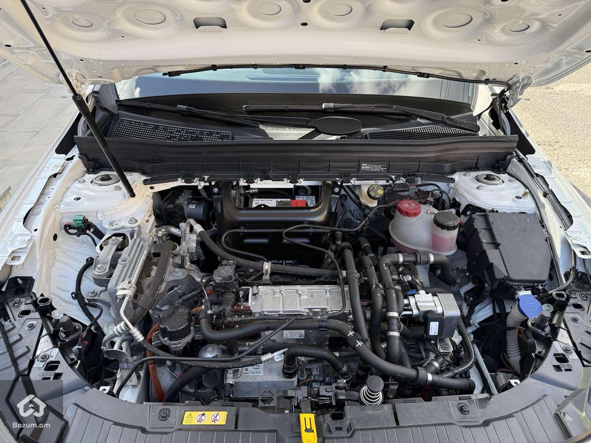 Mercedes Benz EQB 300 Suv - image 11