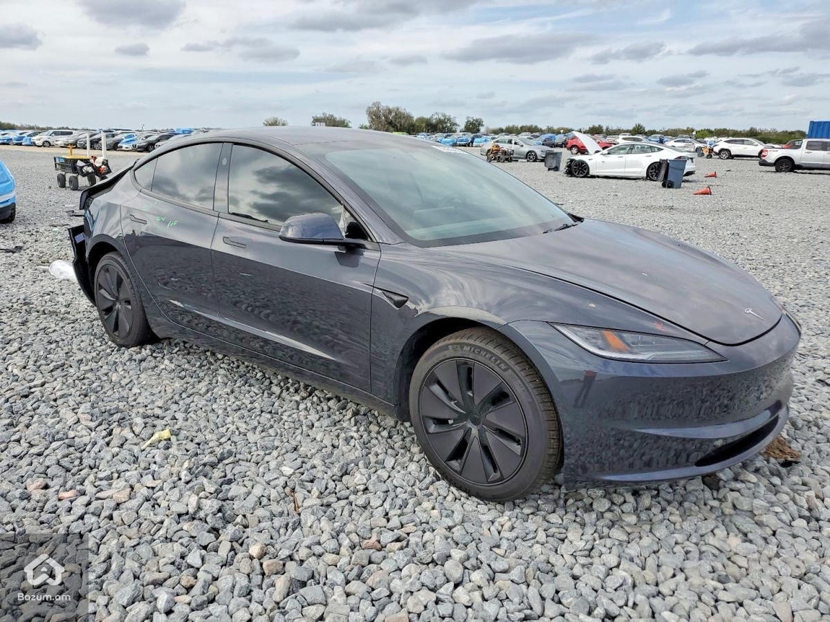 Tesla Model 3 - image 2