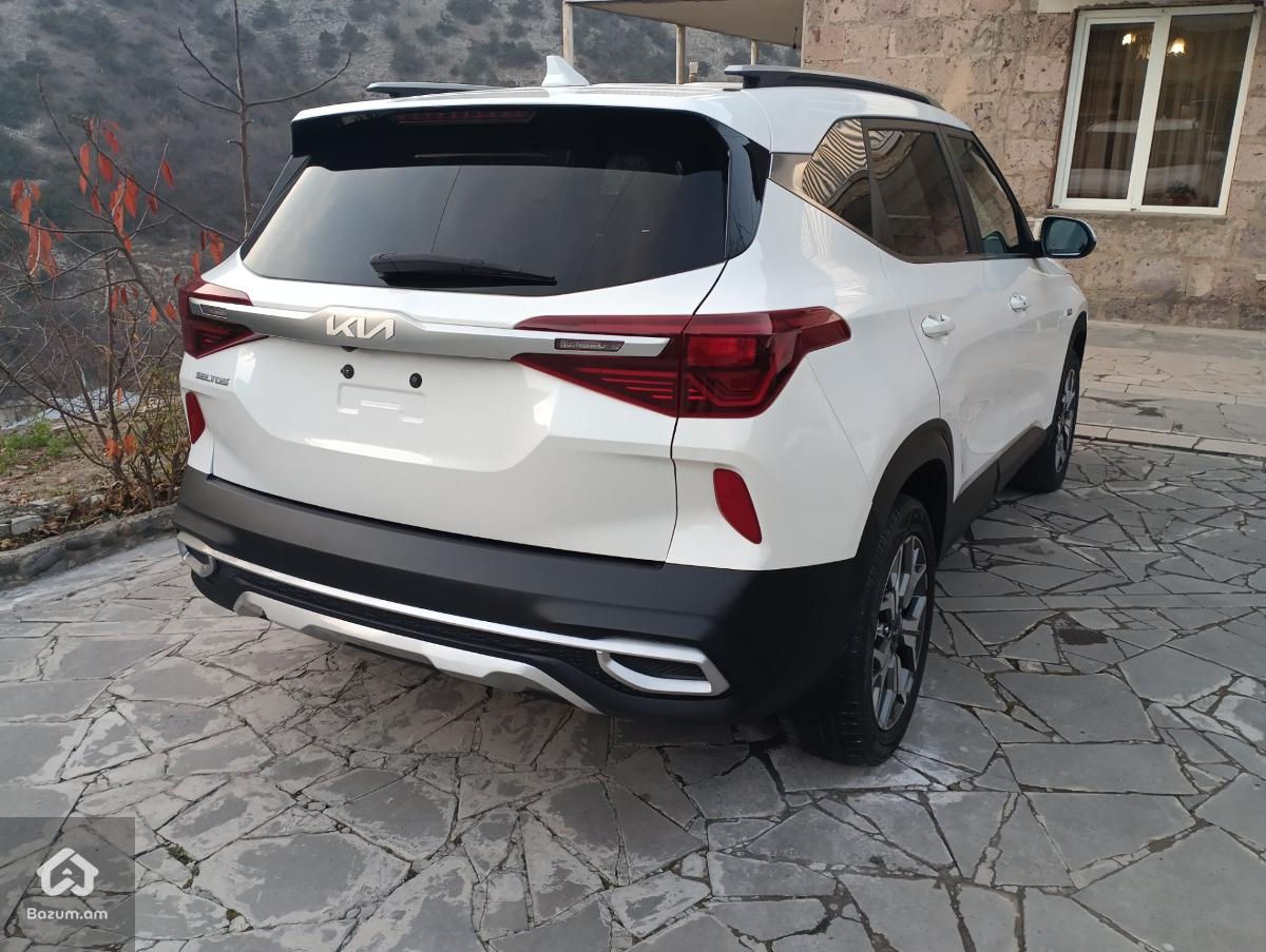 Kia Seltos EX - image 7