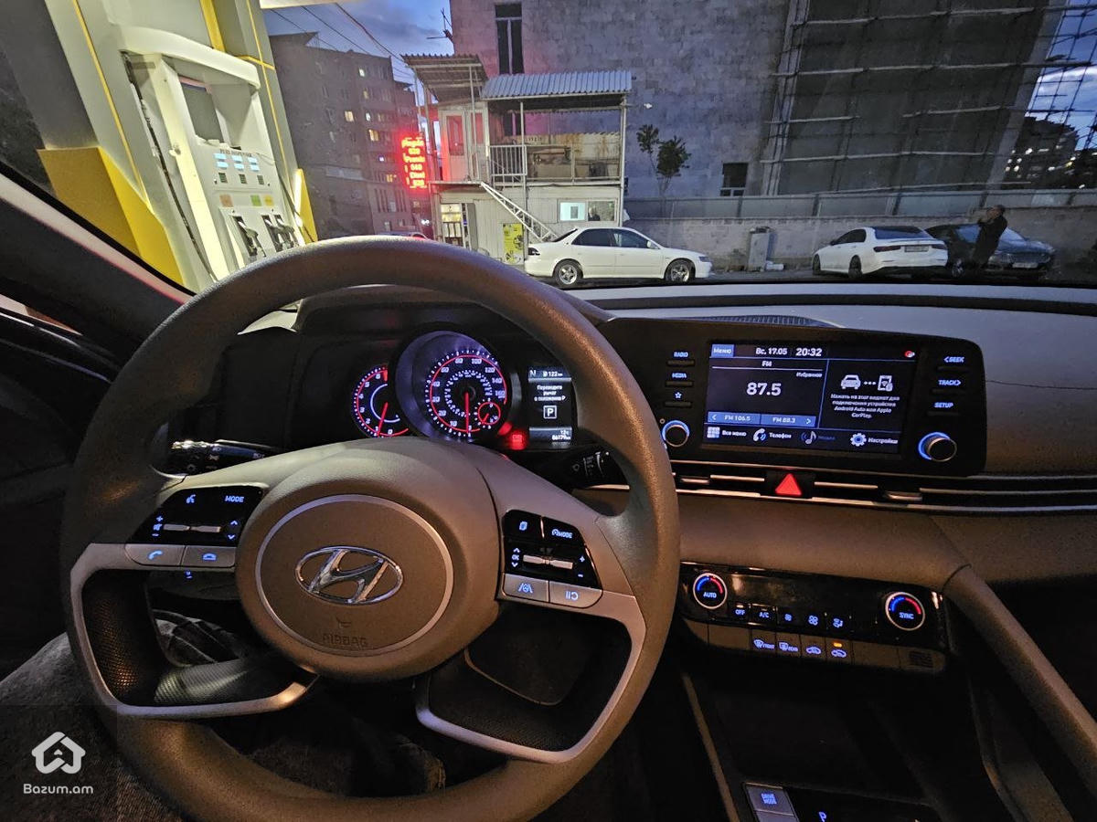2023 Maqur Elantra SEL - image 12