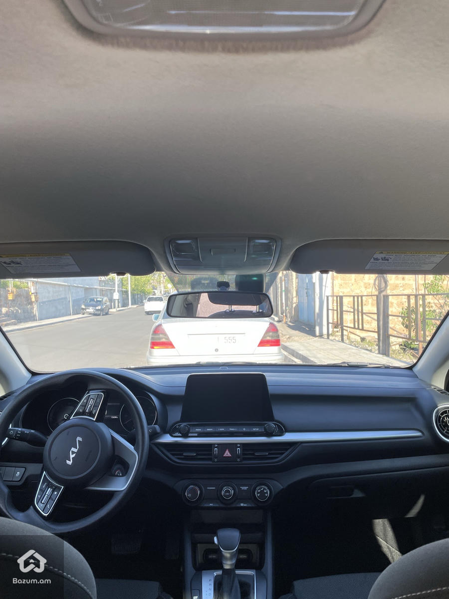 Kia Forte - image 12