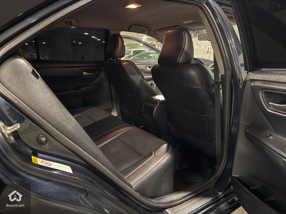 Toyota Camry 2017 - image 12