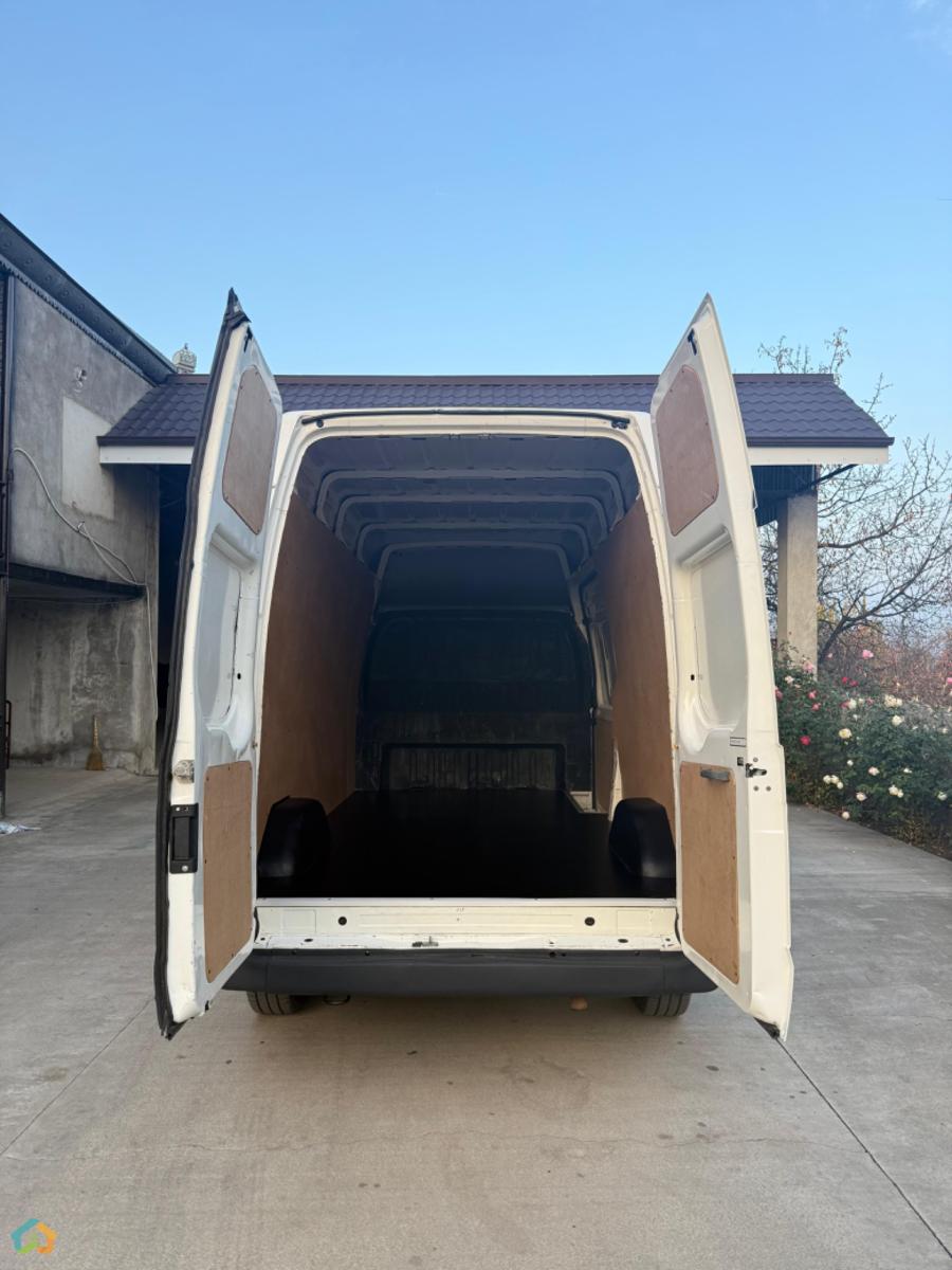 Ford Trazit - image 8