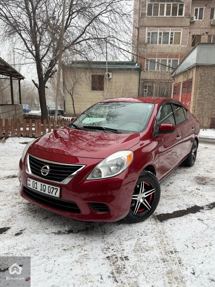 Nissan Versa SV - image 2