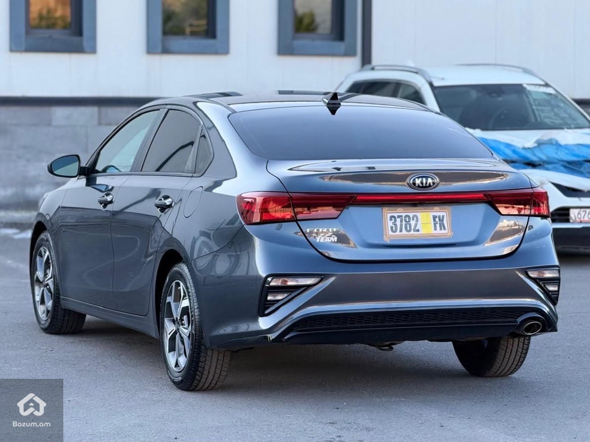 Kia Forte - image 16