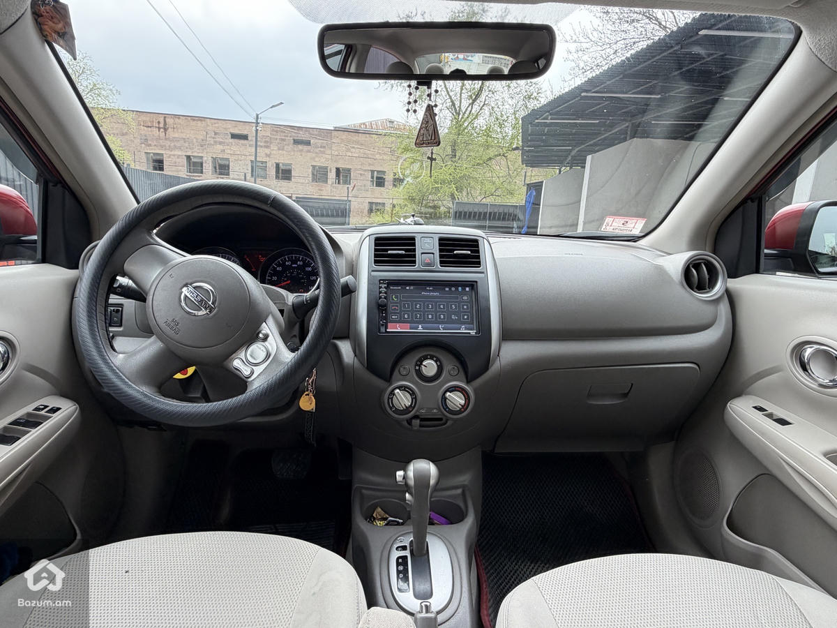 Nissan Versa SV - image 7