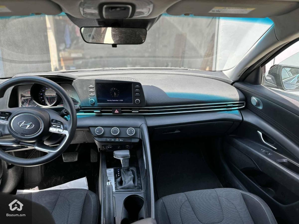 HYUNDAI ELANTRA - image 3