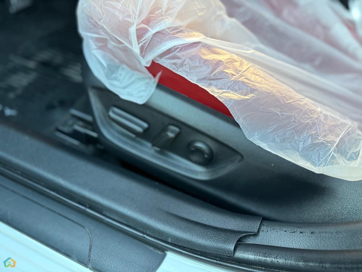 Toyota Camry V70 Xse - image 26