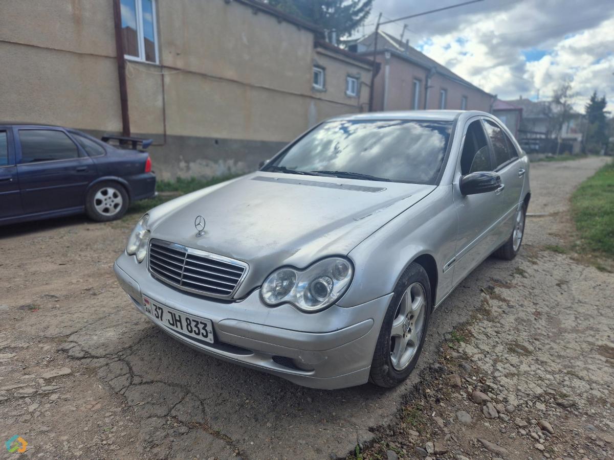 Mercedes benz w203 - image 4