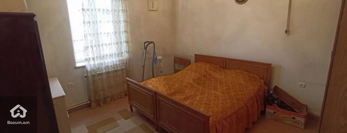 Երկու հարկանի քարե տուն Գրիգոր Զոհրապի փողոցում  - image 15