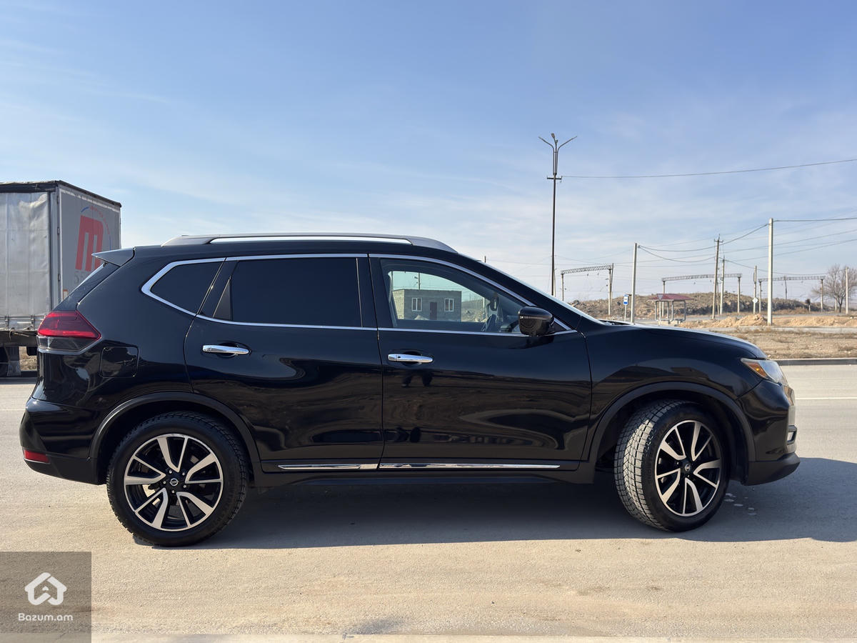 Nissan Rogue - image 4