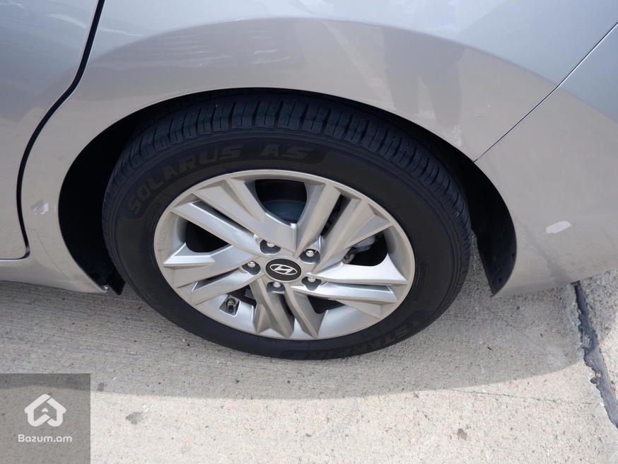 Hyundai Elantra 2020 - image 10
