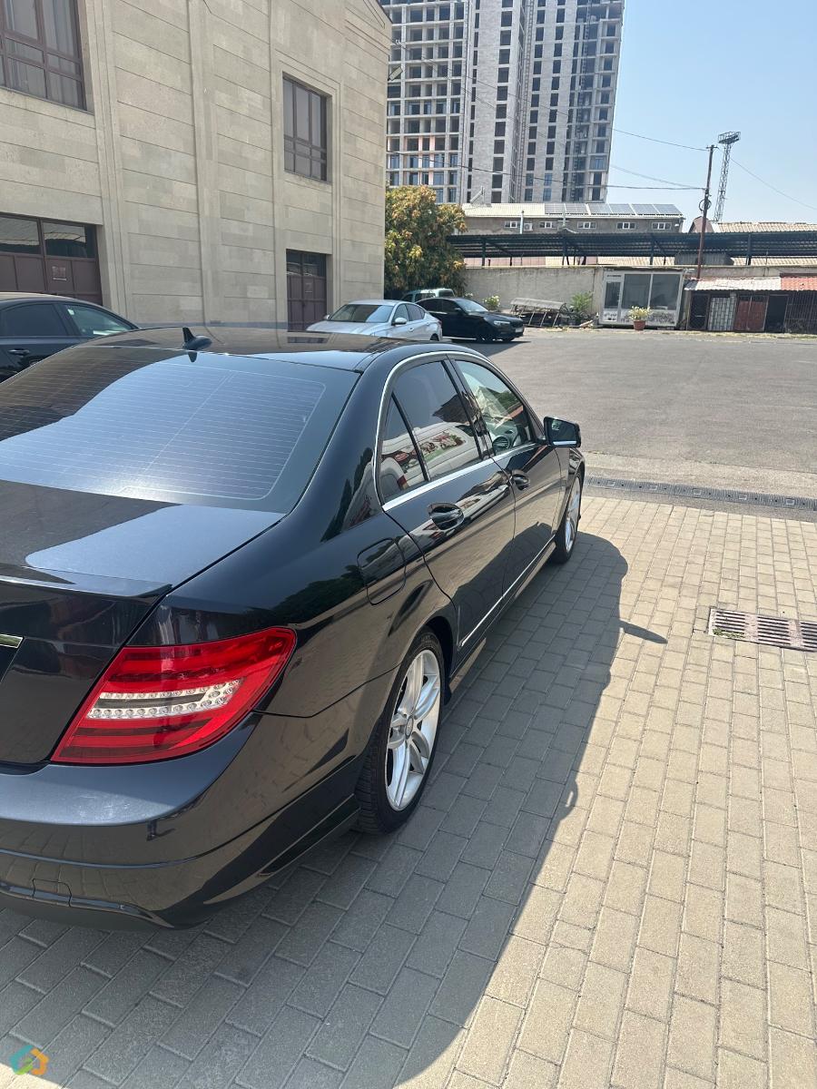 Mercedes-Benz C250 - image 11