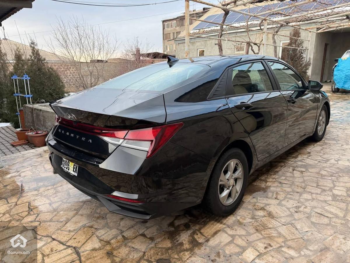 HYUNDAI ELANTRA - image 7