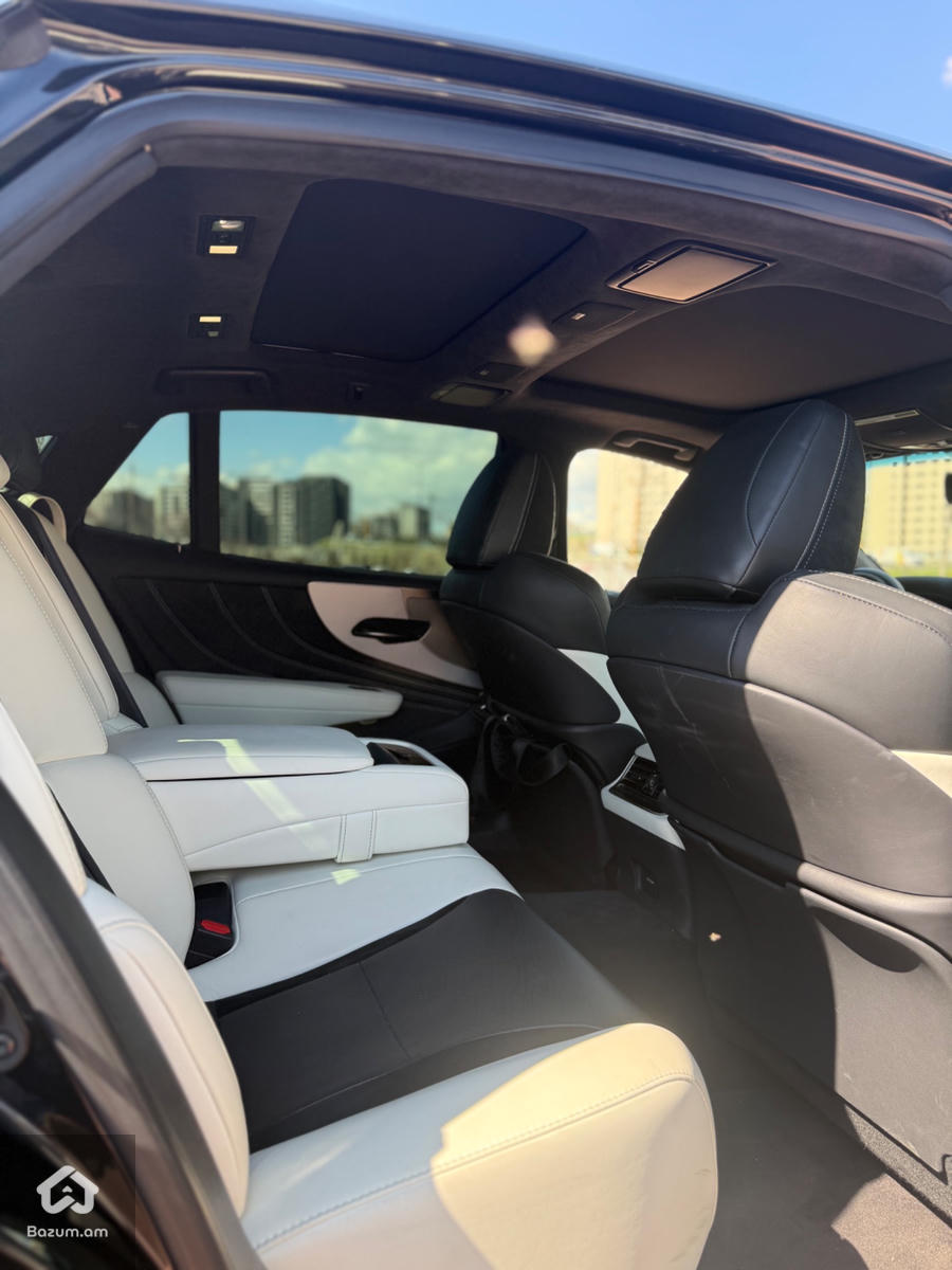 Lexus LS500 F Sport  - image 7