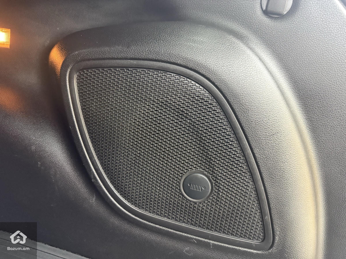 Jeep Compass 80 TH Anniversary 4x4 - image 24