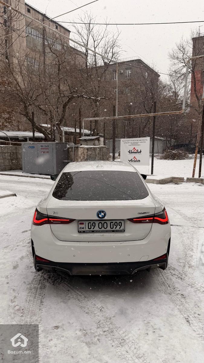 Bmw i4 - image 2
