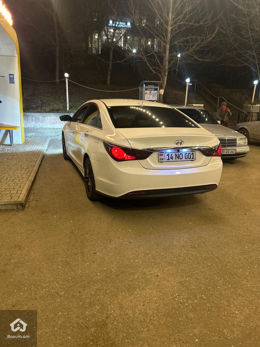 Hyundai Sonata - image 11