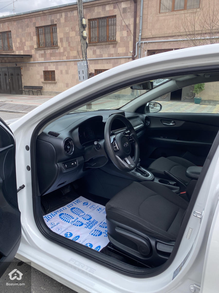 Kia Forte LXS - image 7