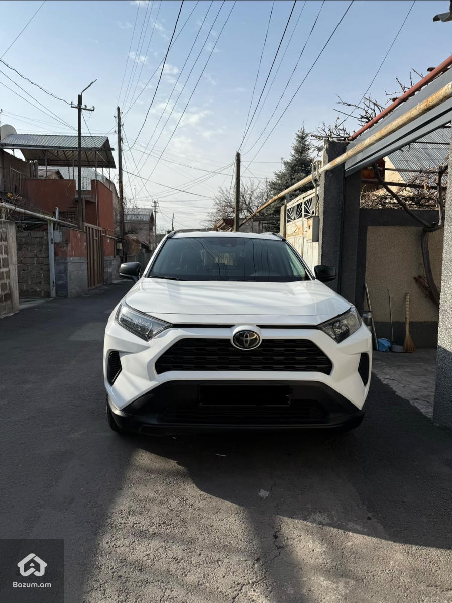 TOYOTA RAV4 - image 2