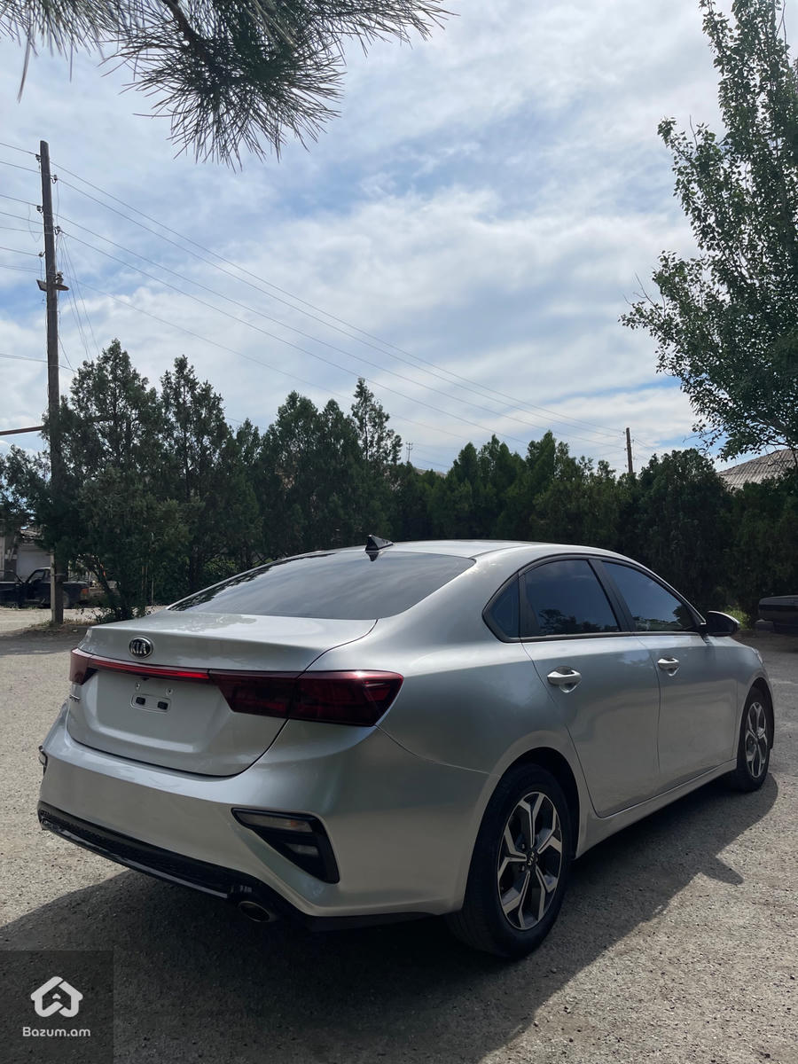 Kia Forte - image 5