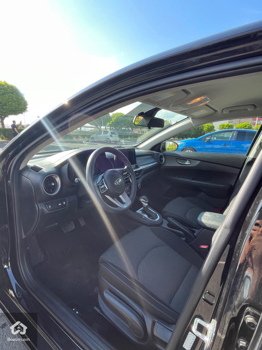 Kia Forte - image 6